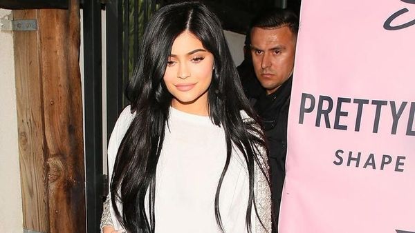 Ini Foto-foto Seandainya Kylie Jenner Pamer Perut Hamil