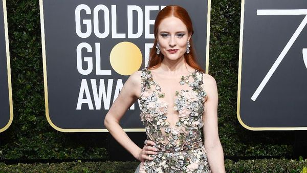 Foto: 7 Selebriti Berbusana Terburuk di Golden Globes 2018