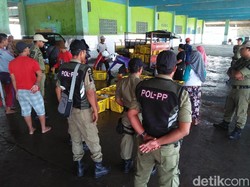 Di Rembang, Lelang Ikan Dijaga Satpol PP