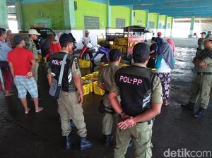 Di Rembang, Lelang Ikan Dijaga Satpol PP Di Rembang, Lelang Ikan Dijaga Satpol PP