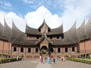 Terpesona Megahnya Istano Basa Pagaruyung Terpesona Megahnya Istano Basa Pagaruyung