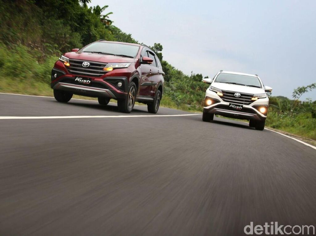 Punya Budget Rp 200 Jutaan Buat Beli SUV? Nih Pilihannya! Punya Budget Rp 200 Jutaan Buat Beli SUV? Nih Pilihannya!