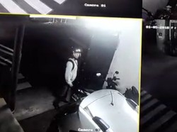 Terekam CCTV, Begini Aksi Pencuri Sepeda Motor di Pinang Ranti