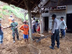 Longsor 6 Titik di Trenggalek Rusak 8 Rumah Warga