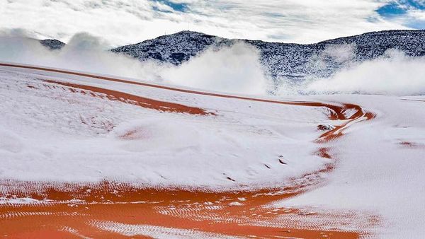 Foto: Menakjubkan! Gurun Sahara Diselimuti Salju
