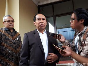 Ketua Komisi II Tolak Bongkar Jenazah KPPS: BPN Politisasi Orang Wafat Ketua Komisi II Tolak Bongkar Jenazah KPPS: BPN Politisasi Orang Wafat
