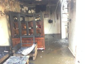 Sebuah Rumah di Duren Sawit Terbakar, 15 Unit Damkar Diterjunkan