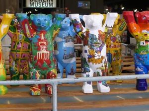 Sosok Gemas Buddy Bear yang Ingin Dipajang Sandi di Monas