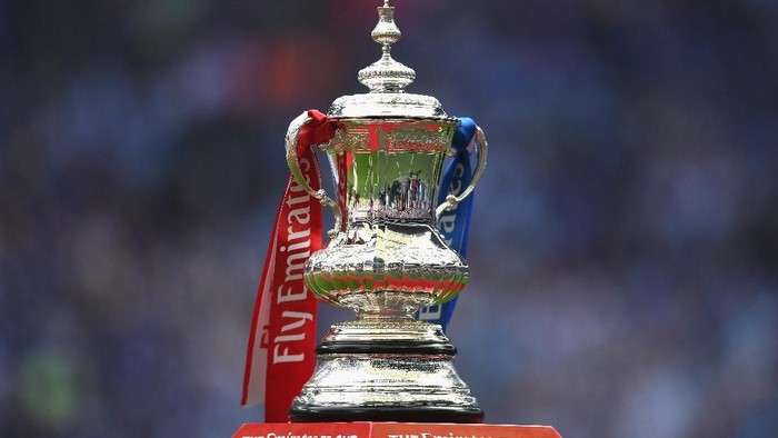 LONDON, ENGLAND - MAY 27: The FA Cup Trophy is seen prior to The Emirates FA Cup Final between Arsenal and Chelsea at Wembley Stadium on May 27, 2017 in London, England.  (Photo by Laurence Griffiths/Getty Images)