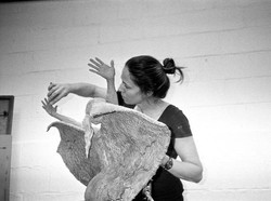 Jatuh Cinta dengan Perunggu Buat Paige Bradley Tertarik Bikin Patung