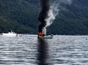 Ada Kapal Maling Ikan, Ditenggelamkan atau Dilelang? Ada Kapal Maling Ikan, Ditenggelamkan atau Dilelang?