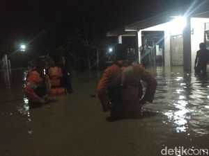 Banjir di Trenggalek Terjang 5 Desa, Basarnas Sempat Evakuasi Warga Banjir di Trenggalek Terjang 5 Desa, Basarnas Sempat Evakuasi Warga