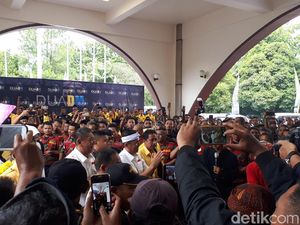 Deklarasi, Dua DM Disambut Tradisi Buka Pintu dan Ribuan Kader