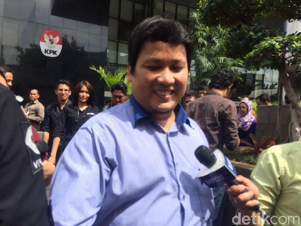 Hilman Beberkan Kecelakaan Mobil yang Ditumpangi Novanto Hilman Beberkan Kecelakaan Mobil yang Ditumpangi Novanto