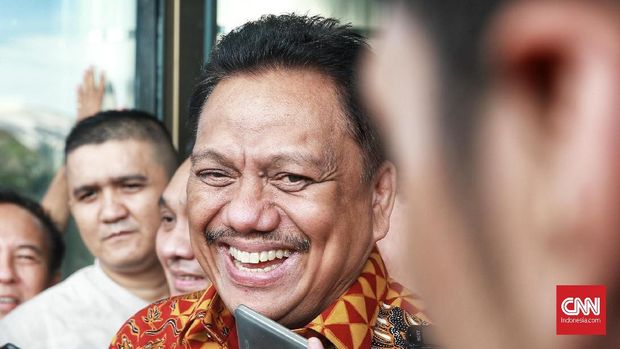 Former DPR member who is currently North Sulawesi Governor Olly Dondokambey (bmelat) after being questioned by investigators at the KPK building, Kuningan, Jakarta on Tuesday, January 9, 2018 CNN Indonesia / Andry Novelino