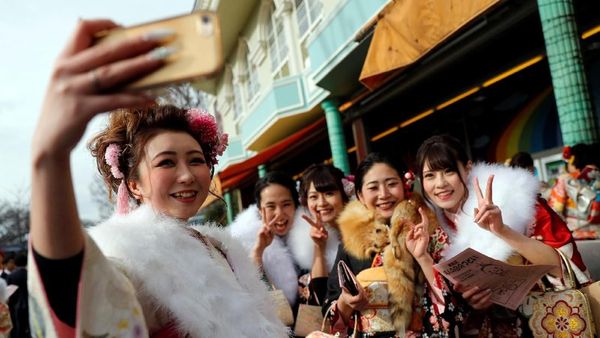 Cantiknya Gadis-gadis Jepang saat Rayakan Hari Kedewasaan