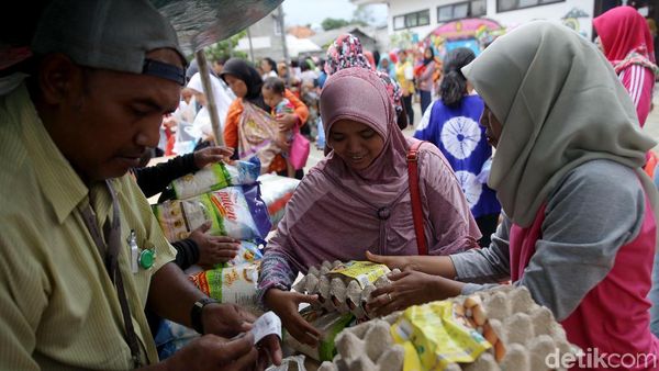 Pemegang KJP Dapat Paket Sembako Murah