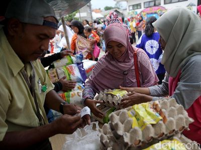 Pemegang KJP Dapat Paket Sembako Murah