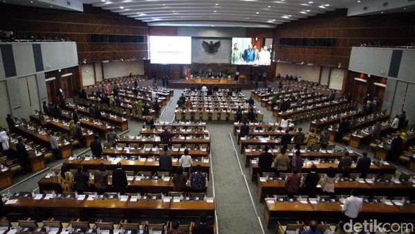 Paripurna Pembukaan Masa Sidang, 323 Anggota DPR Absen