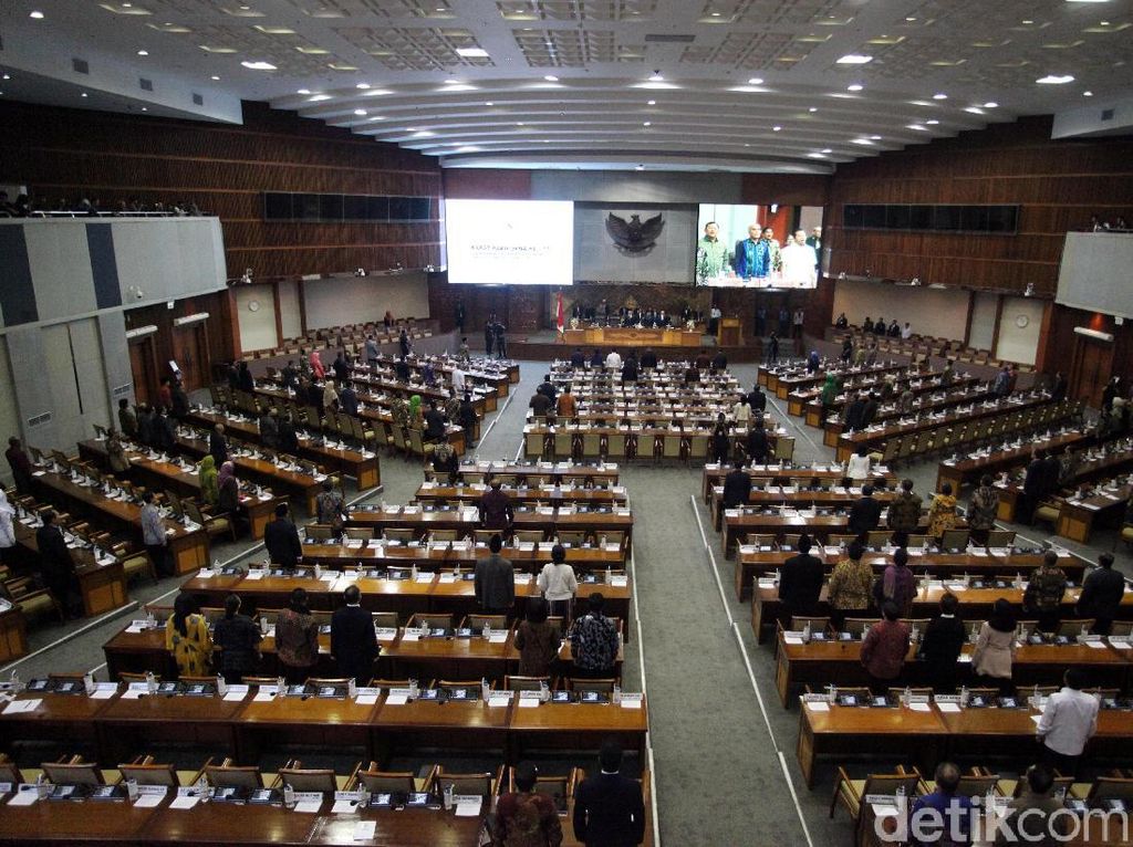 Beda Kata Bamsoet dan Fadli soal Pelantikan Pimpinan DPR Tambahan Beda Kata Bamsoet dan Fadli soal Pelantikan Pimpinan DPR Tambahan