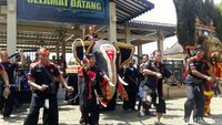 Warga Ponorogo Aksi Minta Gus Ipul Pilih Bupati Ipong