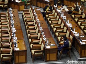 Rapat Paripurna Pengesahan RUU MD3, 349 Anggota DPR Absen