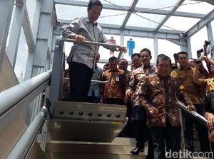 Dioperasikan, Sultan HB X Jajal Toilet Mewah di Yogya Dioperasikan, Sultan HB X Jajal Toilet Mewah di Yogya