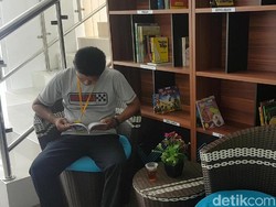 Pojok Baca dan Internet Gratis Manjakan Pemohon SIM di Sukabumi