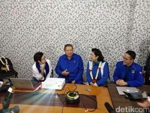 SBY dan Airlangga Tengok Posko Nurul-RuIi SBY dan Airlangga Tengok Posko Nurul-RuIi