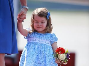 Gemas! Begini Gaya Putri Charlotte di Hari Pertama Sekolah