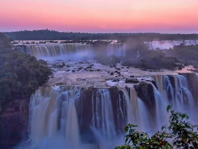 Foto: Air Terjun Raksasa di Perbatasan Dua Negara