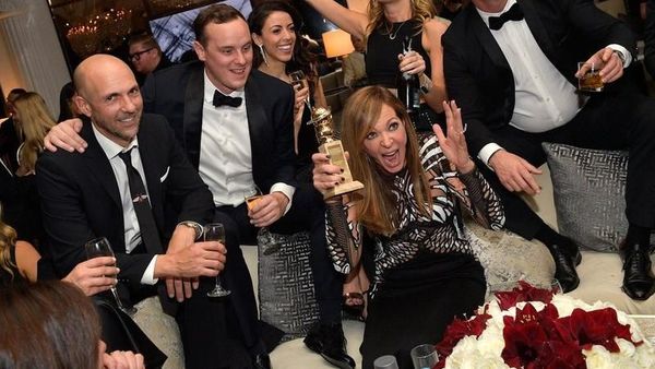 8  Momen Selebriti Bersama Makanan di Pagelaran Golden Globes