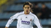 Fernando Gago dibeli Madrid pada 2007 dan cuma bertahan sampai 2011. Ia lantas dipinjamkan ke Roma selama semusim. (Foto: Denis Doyle/Getty Images)