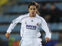 Fernando Gago dibeli Madrid pada 2007 dan cuma bertahan sampai 2011. Ia lantas dipinjamkan ke Roma selama semusim. (Foto: Denis Doyle/Getty Images)