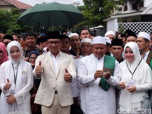 Ridwan Kamil-Uu Mendaftar ke KPU Jabar Ridwan Kamil-Uu Mendaftar ke KPU Jabar