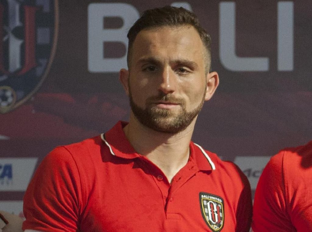 Tangis Haru Spasojevic Usai Bobol Gawang Persib Tangis Haru Spasojevic Usai Bobol Gawang Persib