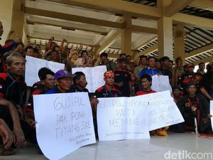 Warga Ponorogo Aksi Minta Gus Ipul Pilih Bupati Ipong