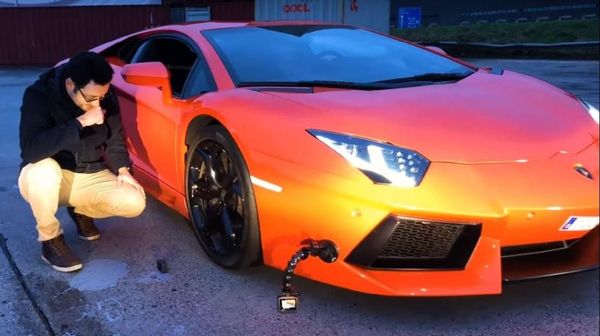 Saat Lamborghini Lindas iPhone X