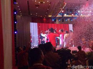 Saat Jokowi, Mega, hingga JK Joget Maumere di HUT PDIP