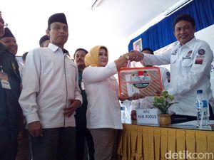 Naik Dokar, Sri Hartini-Setia Budi Daftar Pilbup Kudus Naik Dokar, Sri Hartini-Setia Budi Daftar Pilbup Kudus