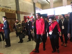 Berkemeja Merah, Jokowi Hadiri HUT Ke-45 PDIP Bareng Megawati