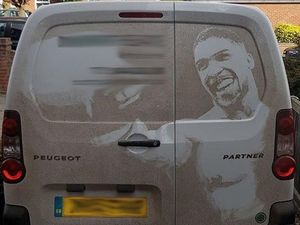 Jadi Ngetren, Lukisan Debu di Van Putih Muncul Lagi