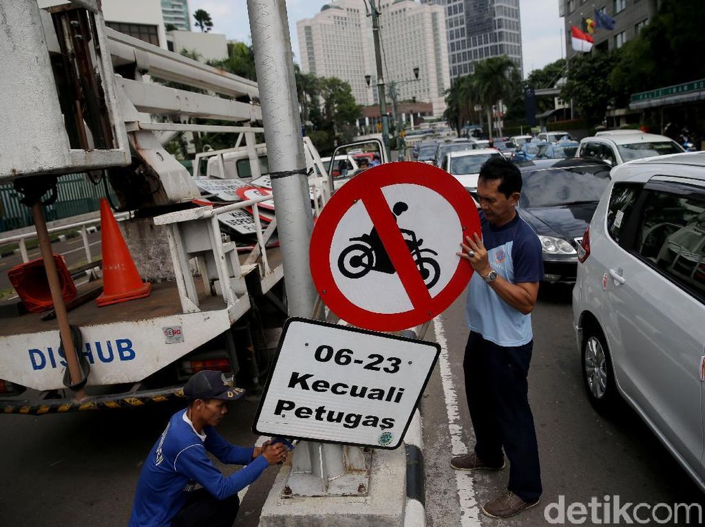 Kabar Baik, Mulai Hari Ini Motor Bisa Lewat Jalan Thamrin Kabar Baik, Mulai Hari Ini Motor Bisa Lewat Jalan Thamrin