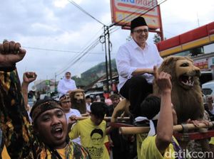 Naik Sisingaan, Doddy-Pupu Daftar Pilbup Bandung Barat Naik Sisingaan, Doddy-Pupu Daftar Pilbup Bandung Barat