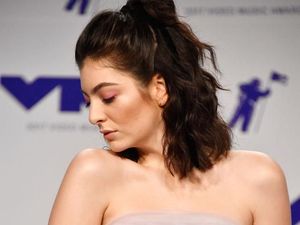 Serukan Free Palestine di Panggung, Lagu Lorde Hilang dari Apple Music Israel Serukan Free Palestine di Panggung, Lagu Lorde Hilang dari Apple Music Israel