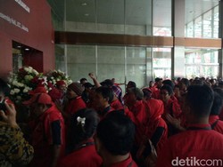 Jelang HUT Ke-45 PDIP, Massa Kader Merahkan JCC