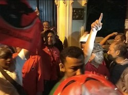 Tuntut SK, Simpatisan Samsul Ashar Geruduk Rumah Ketua PDIP Kediri