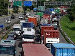 Tekan Polusi, Anies Minta Kendaraan Berat Masuk JORR harus Lulus Uji Emisi