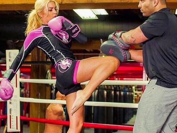 Foto: Siapa Sangka, Model Seksi dan Berotot Ini Bekas Marinir