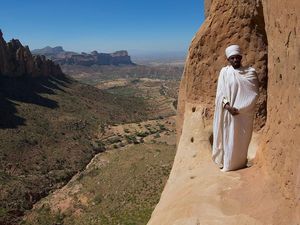Kok Bisa, Ada Gereja di Pinggir Tebing?